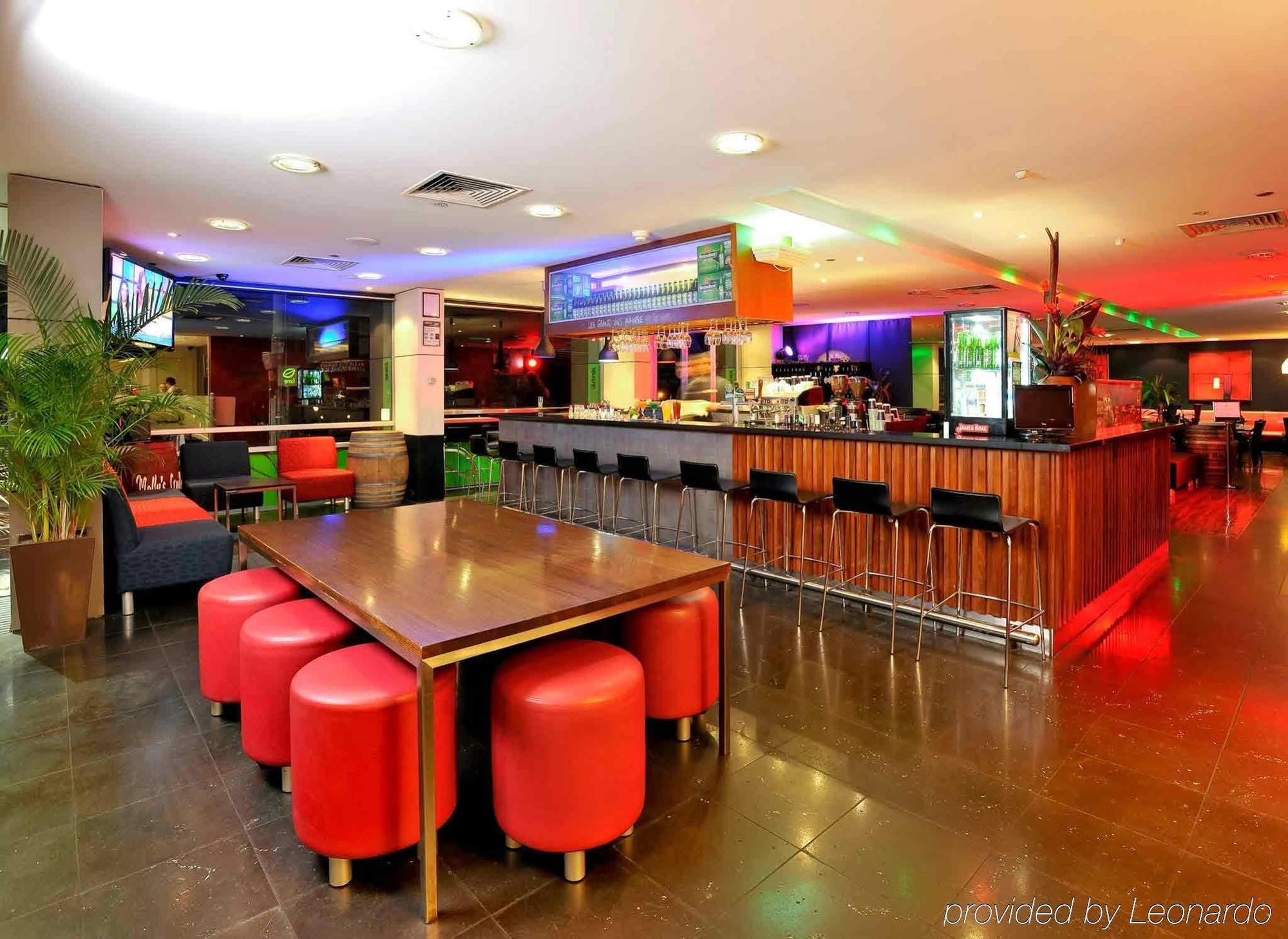 Mercure Melbourne Treasury Gardens Dalaman gambar